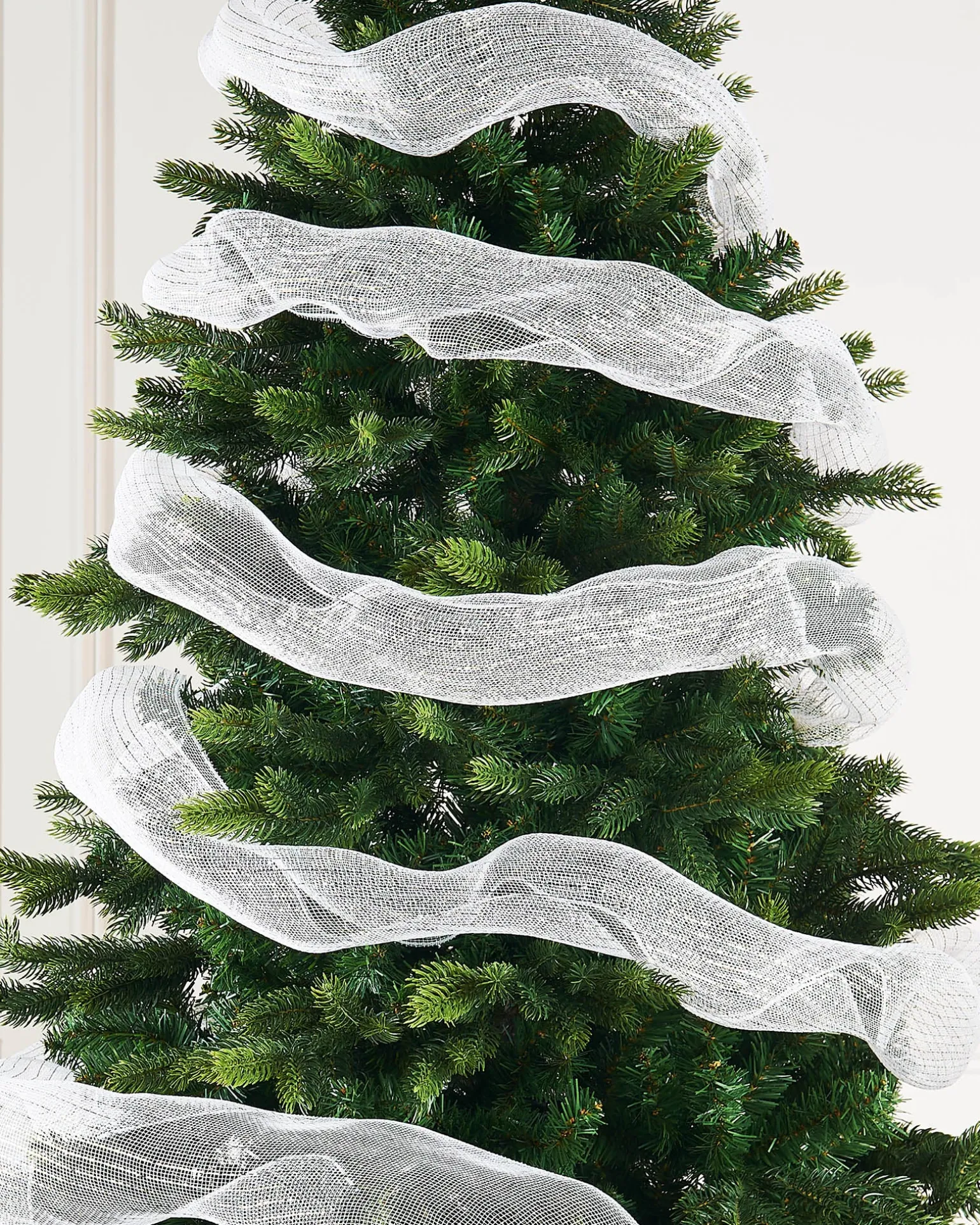 WeRChristmas White Mesh With Pale Gold Foil, 9 M^ Deco Mesh