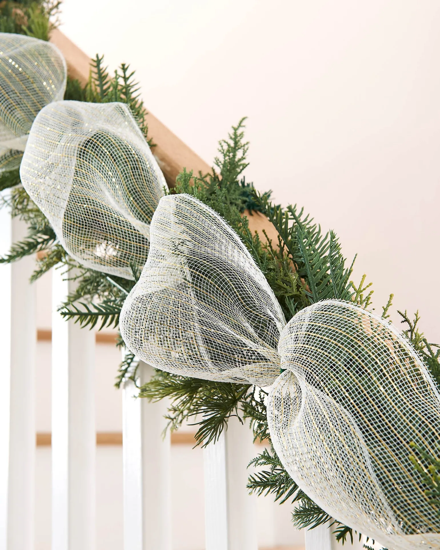 WeRChristmas White Mesh With Pale Gold Foil, 9 M^ Deco Mesh