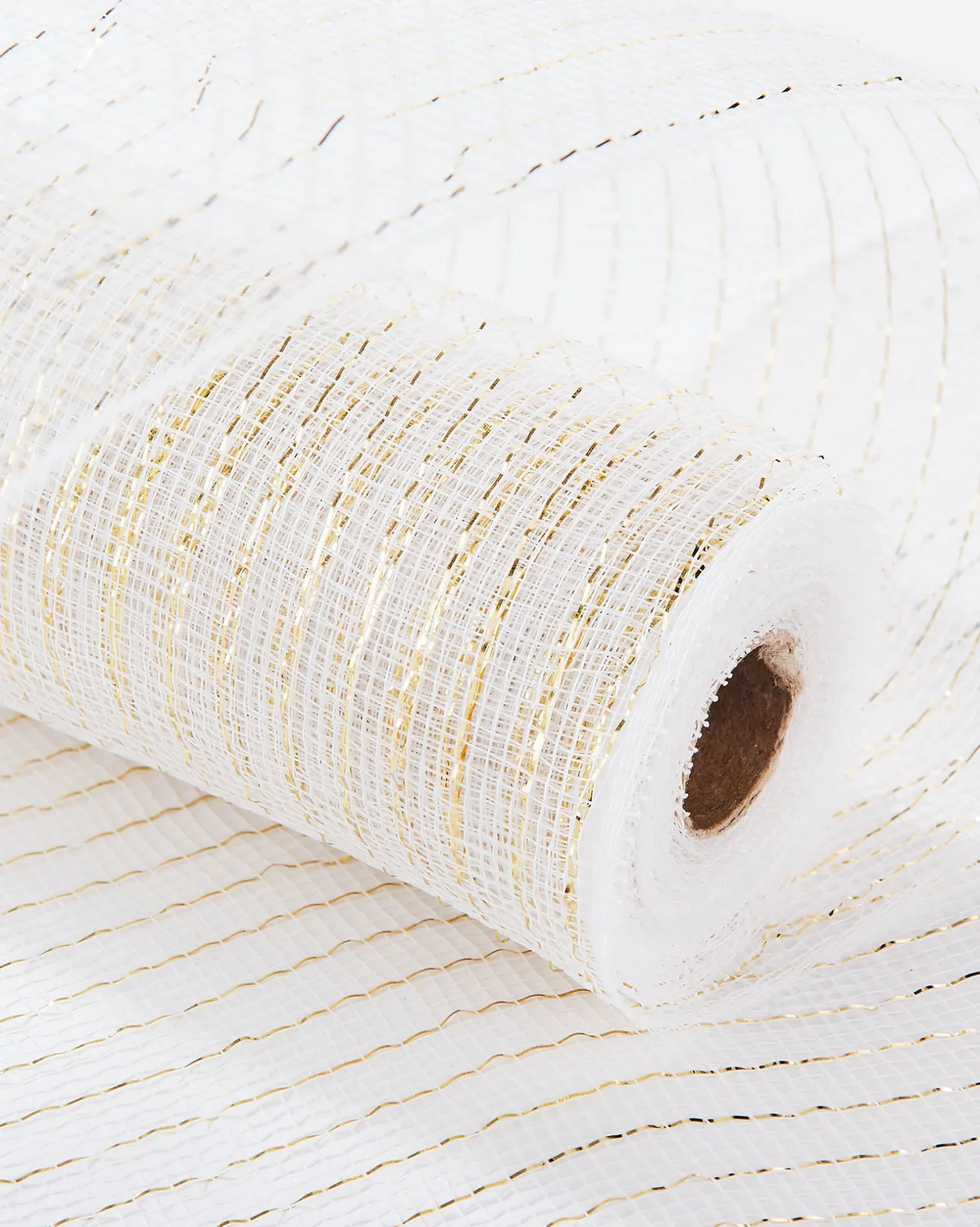 WeRChristmas White Mesh With Pale Gold Foil, 9 M^ Deco Mesh