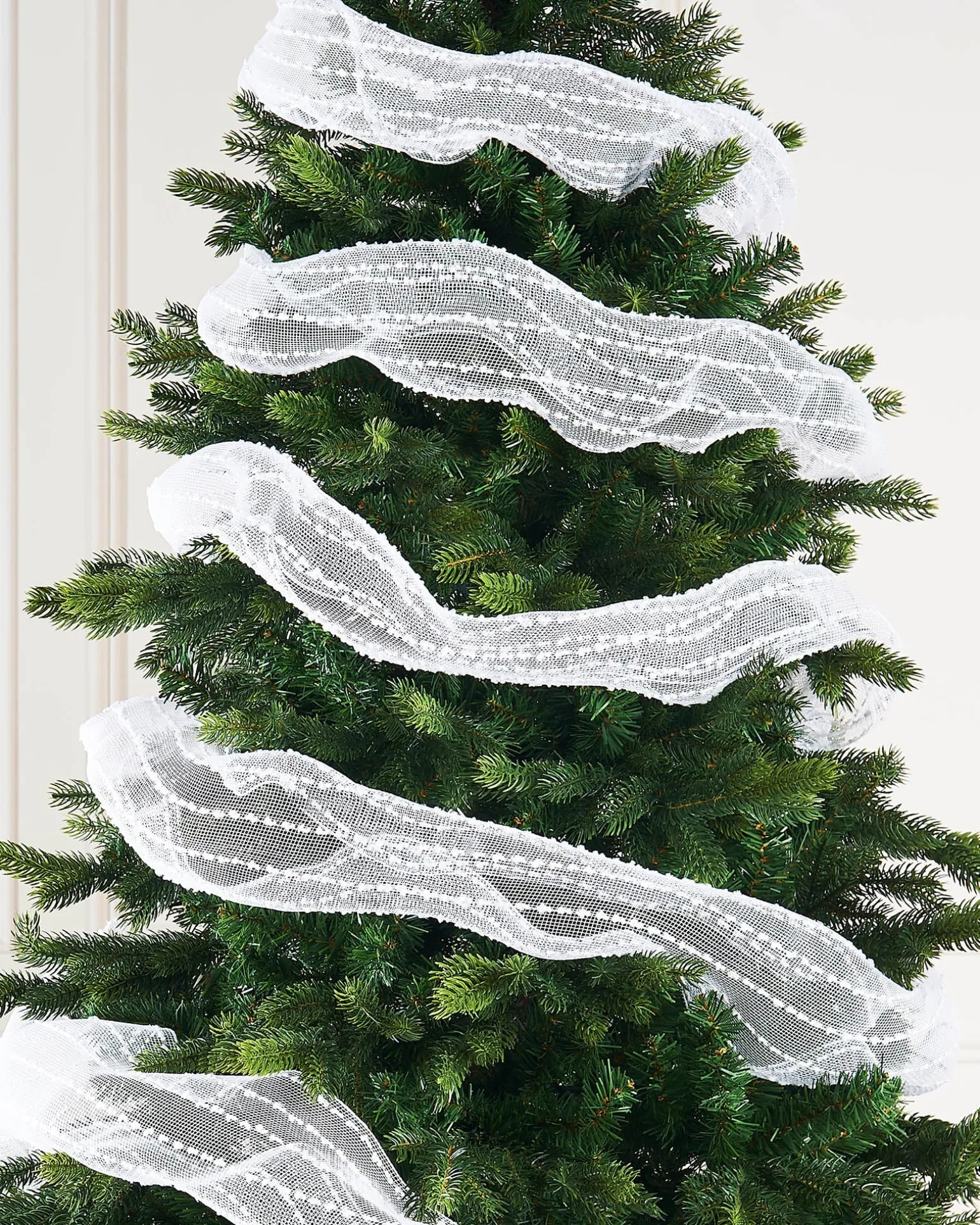 WeRChristmas White Mesh With White Dacron Lines, 9 M^ Deco Mesh