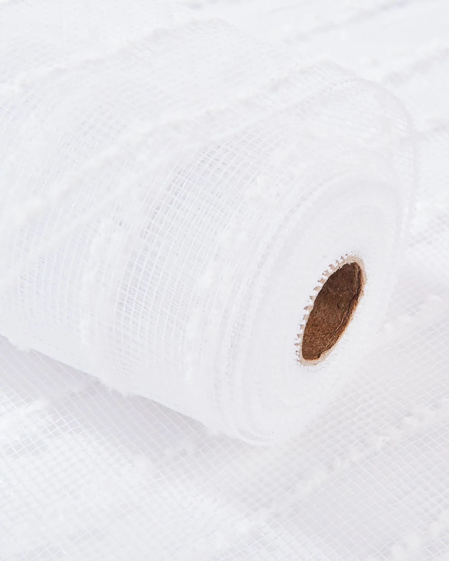 WeRChristmas White Mesh With White Dacron Lines, 9 M^ Deco Mesh