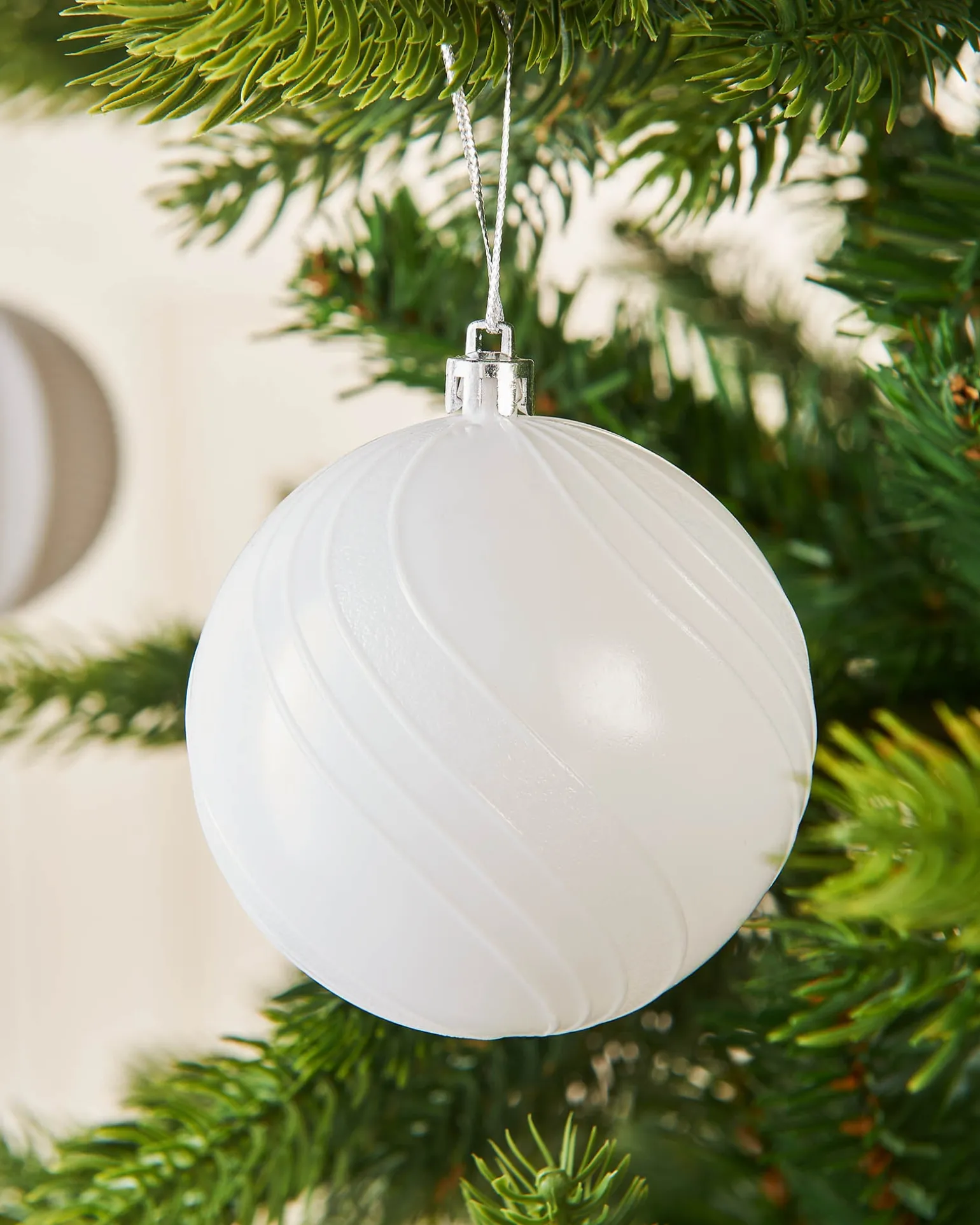 WeRChristmas White Shatterproof Baubles, 16 Pack, 8 Cm^ Shatterproof Baubles